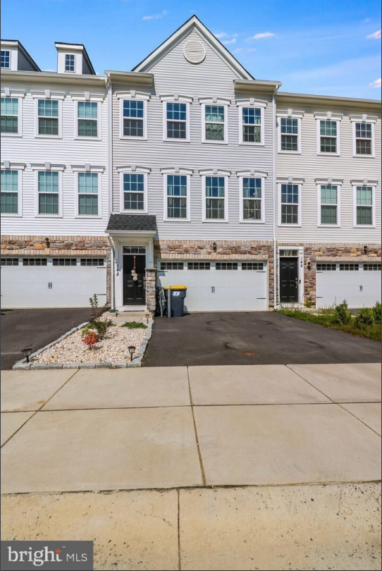148 Jenny Dr #148 - Photo 2 of 15