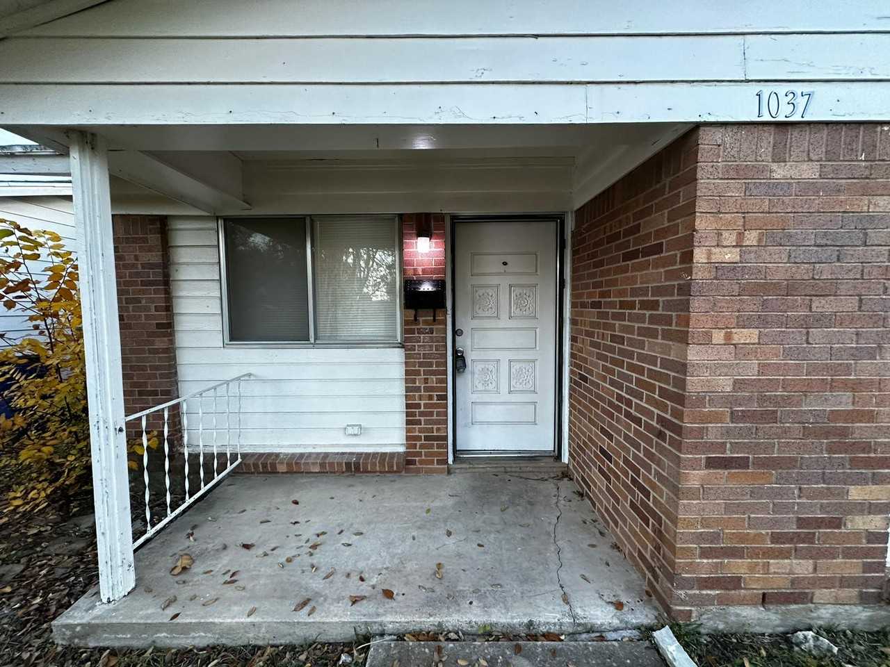 1037 Russell Rd #1 - Photo 2 of 24
