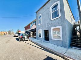 featured image of 107 S Smith St #2