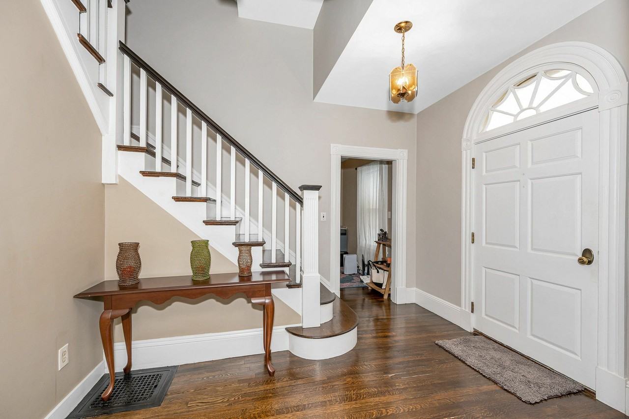 40 Orient Ave - Photo 2 of 27