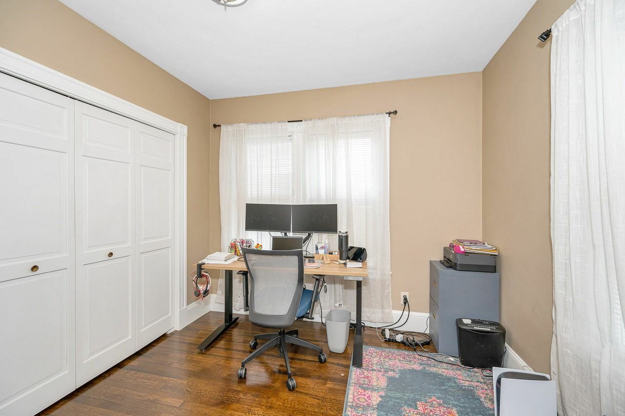 40 Orient Ave - Photo 3 of 27