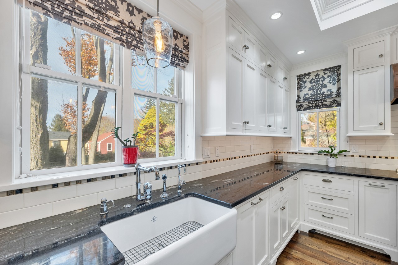 154 Main St - Photo 4 of 43