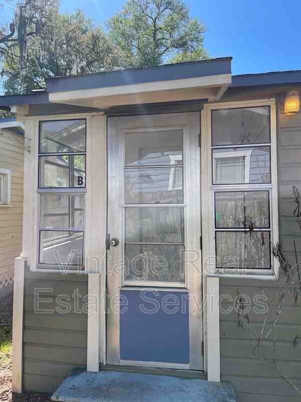 309 W Comanche Ave #B - Photo 3 of 8