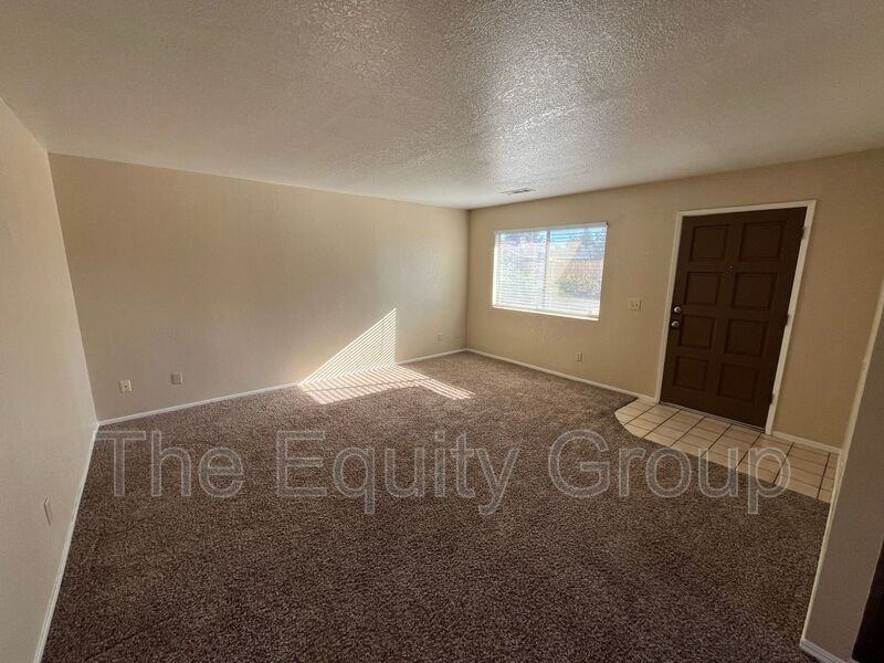 1040 Stonegate Cove Dr - Photo 3 of 24