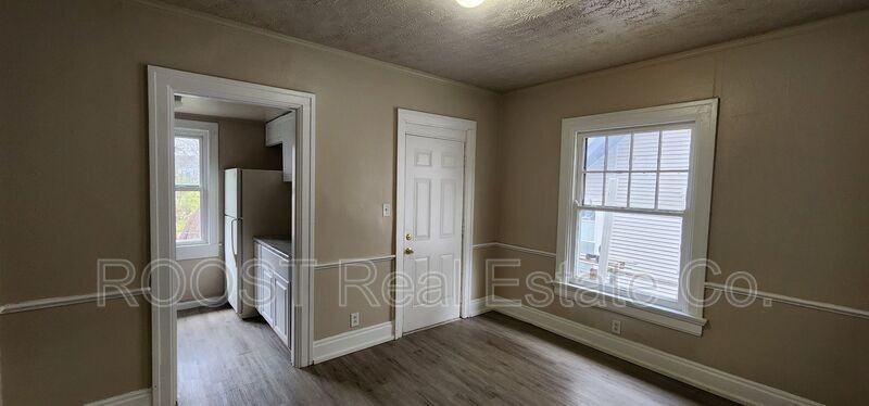 339 Illinois Ave - Photo 2 of 12