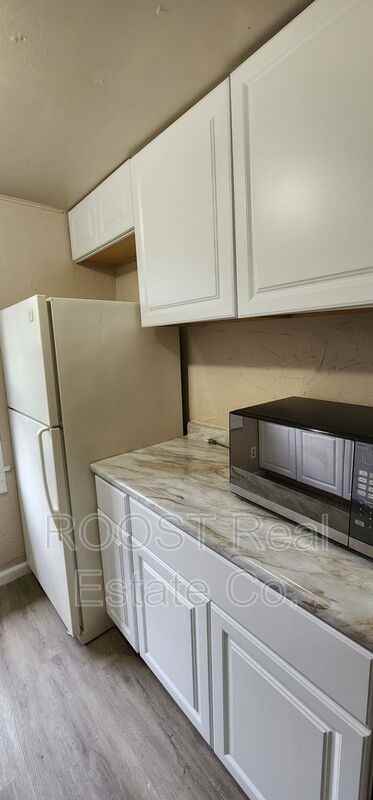 339 Illinois Ave - Photo 3 of 12