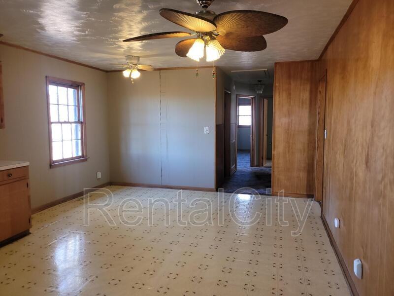 907 Sycamore St - Photo 2 of 17