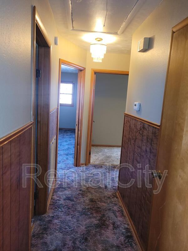 907 Sycamore St - Photo 3 of 17