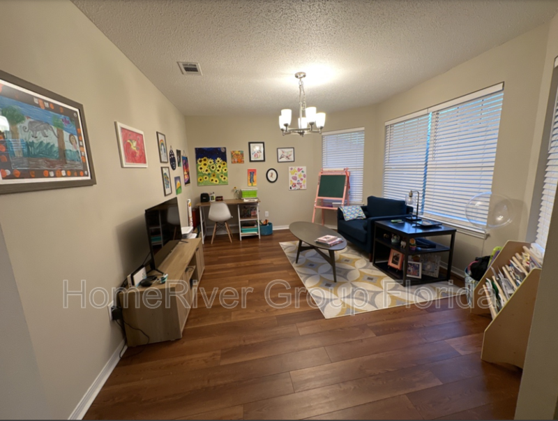 10826 Oak Valley Dr - Photo 3 of 14