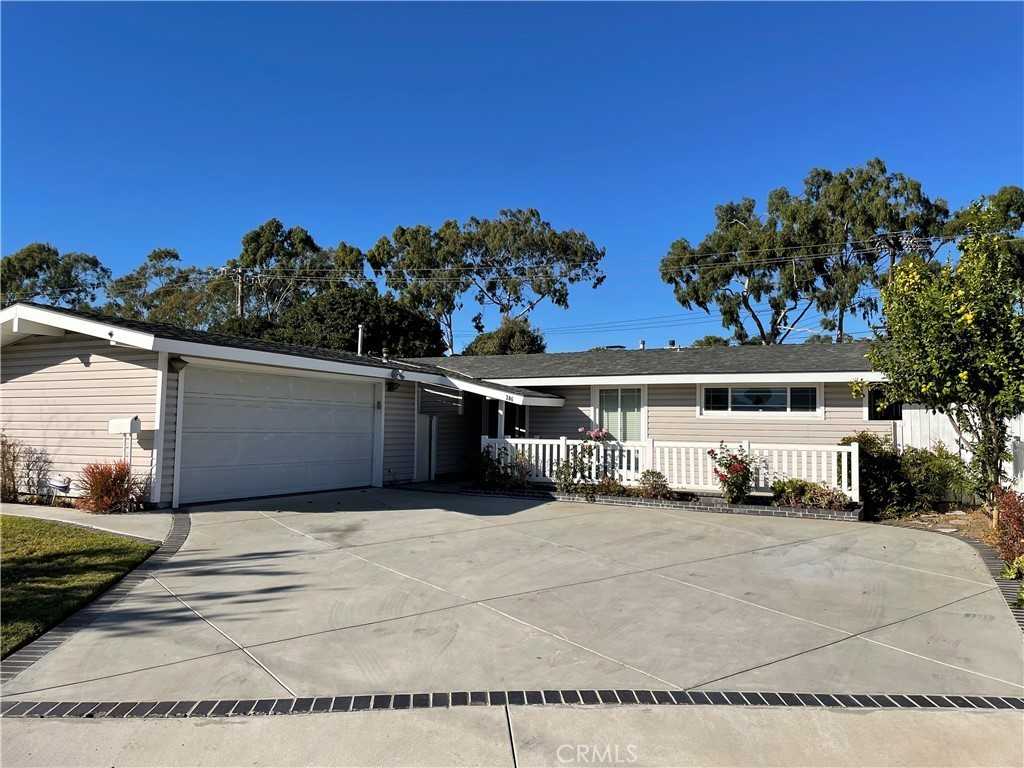 206 Hanover Dr, Costa Mesa, CA 92626 4 Bedroom House for 4,500/month