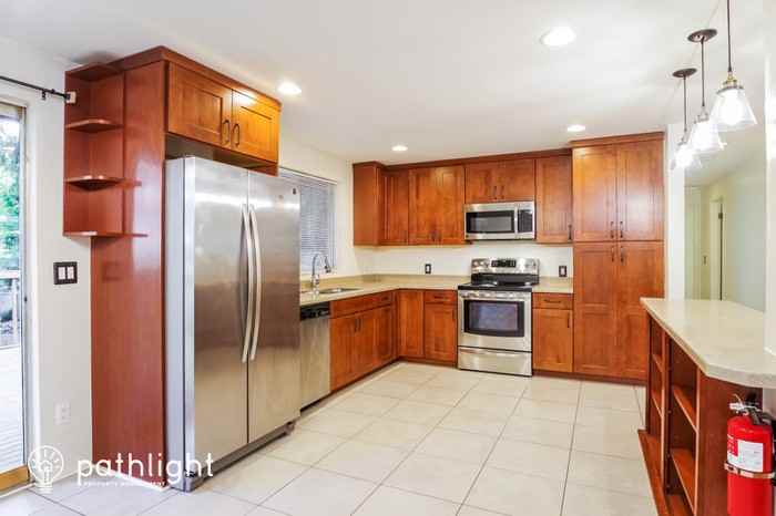 4605 Nw 82nd St - Photo 2 of 15