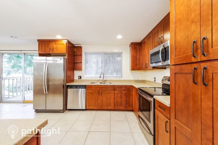 4605 Nw 82nd St - Photo 3 of 15