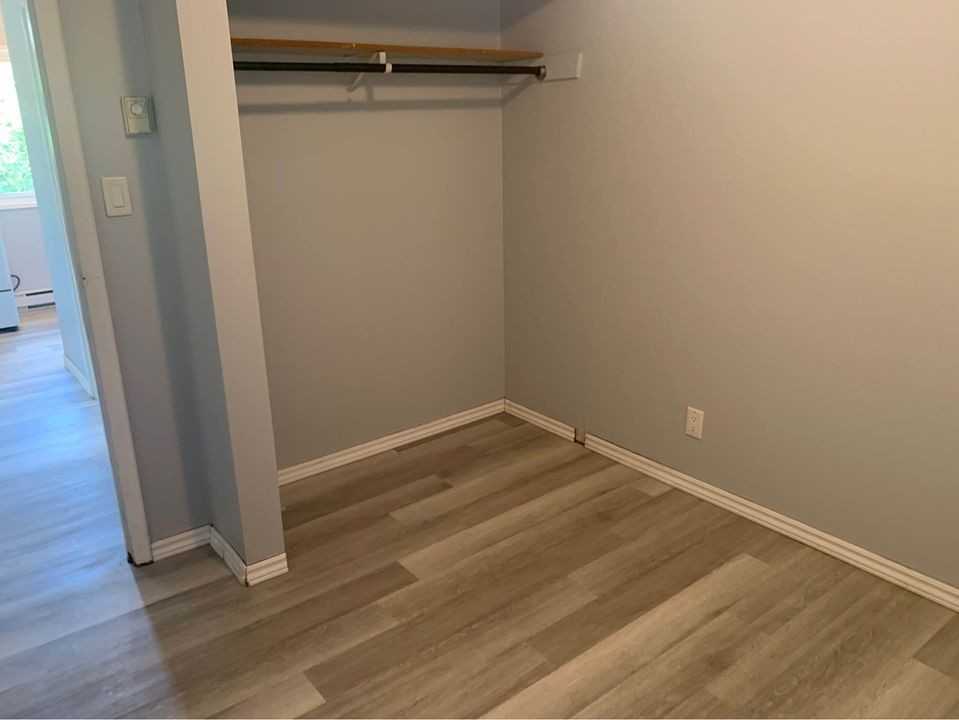 139 Arbutus Cres #1 - Photo 3 of 10