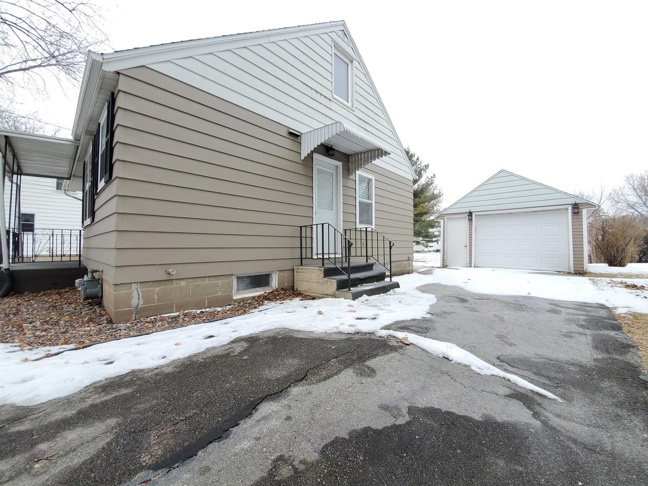 1829 1st St Sw #1 - Photo 2 of 16