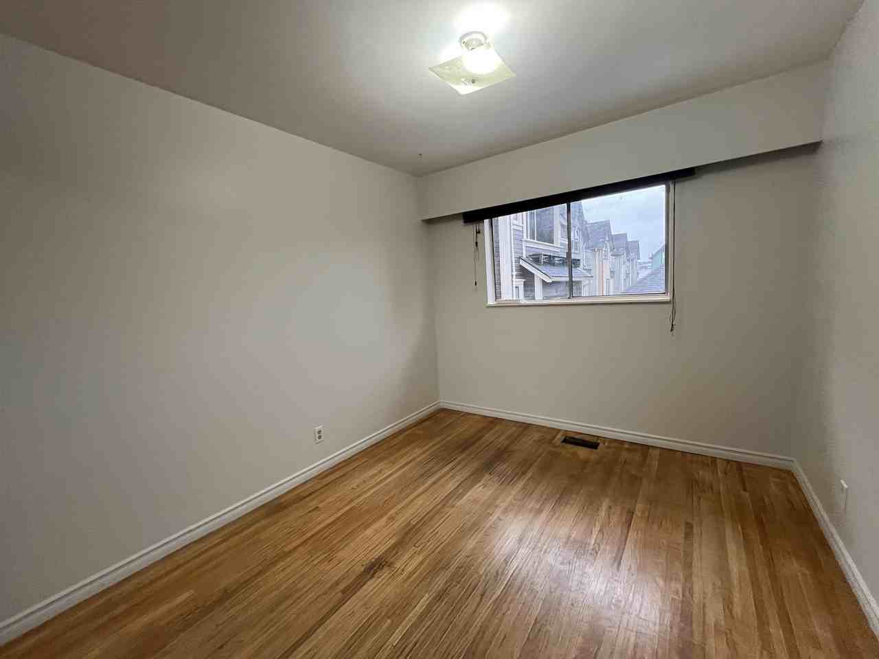 566 Prior St Main Fl - Photo 3 of 8