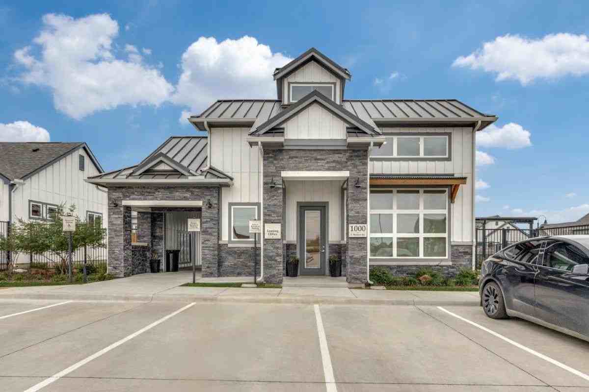 1000 E Harmon Rd - Photo 2 of 14