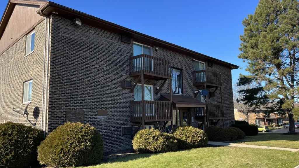 539 Brookside Dr - Photo 2 of 18