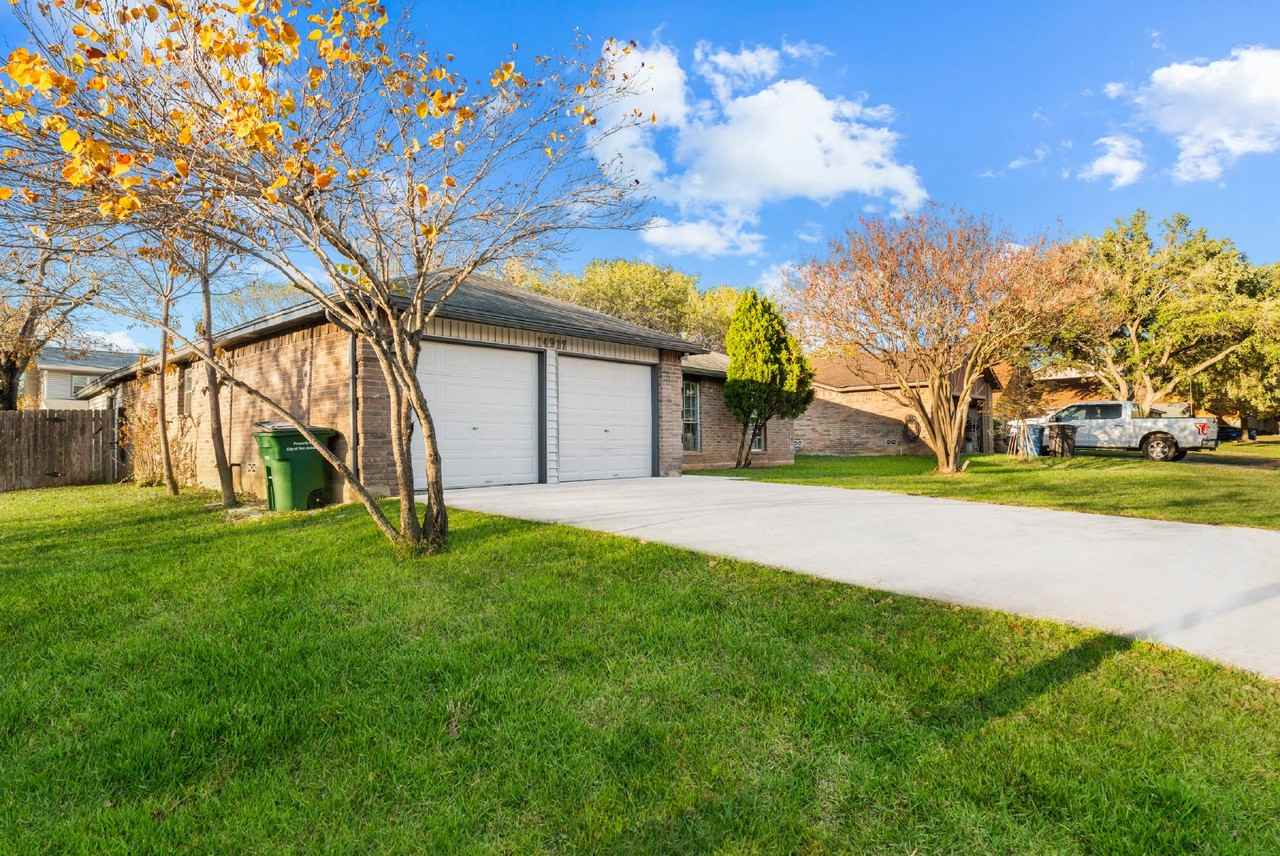 14917 Morning Tree St - Photo 2 of 28