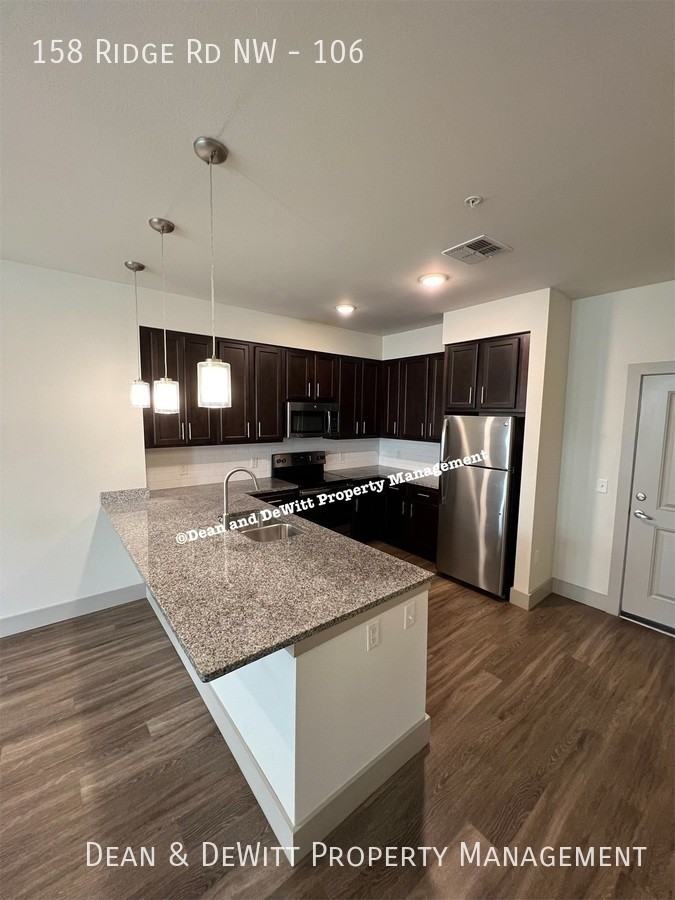 New Luxury Rentals In The Heart of Largo - Photo 5 of 27