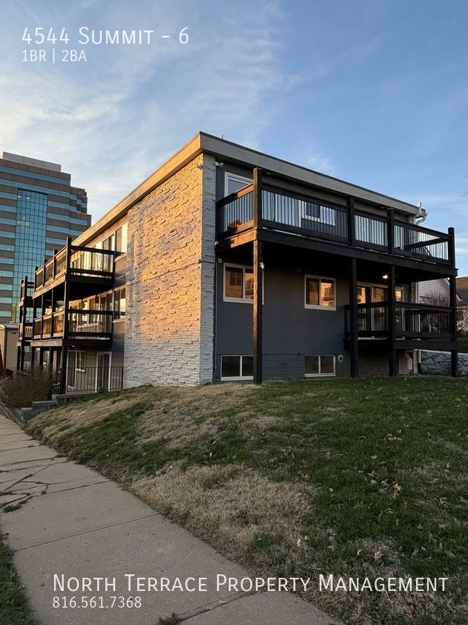 4544 Summit St #6