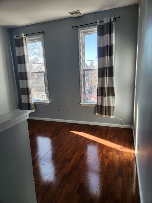 331 Borden St #D - Photo 2 of 5