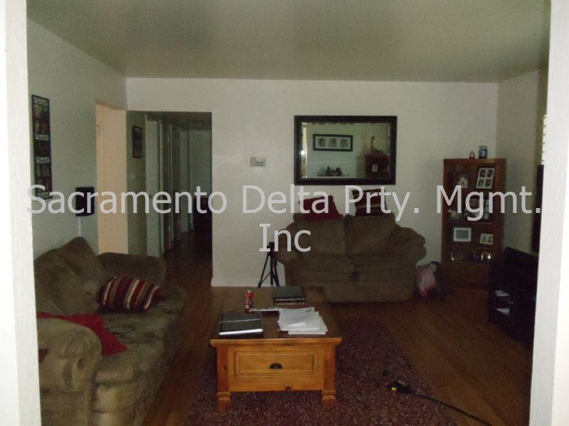 622 Darling Way - Photo 3 of 10