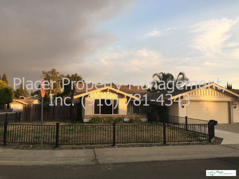 8144 Lobata St - Photo 2 of 10