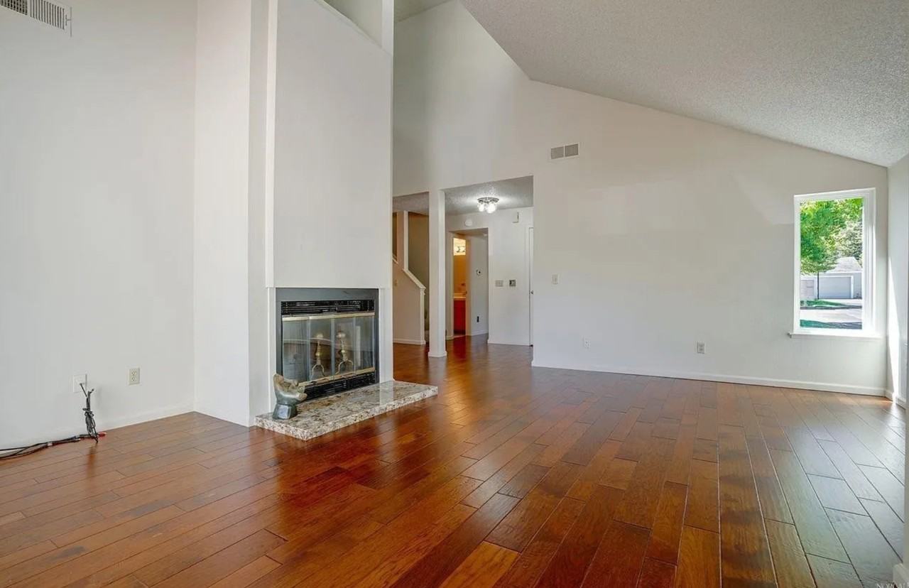 2350 Lakeview Dr #2350 - Photo 2 of 9