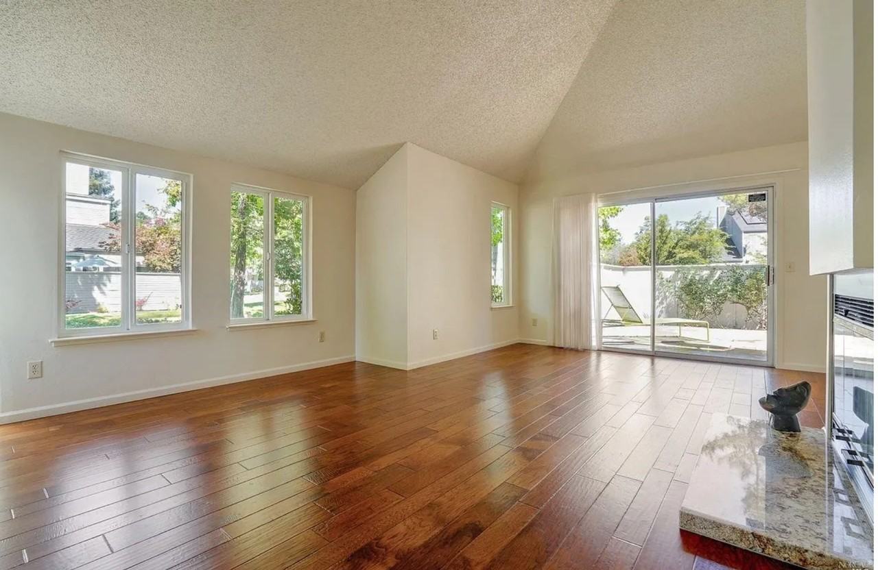 2350 Lakeview Dr #2350 - Photo 3 of 9
