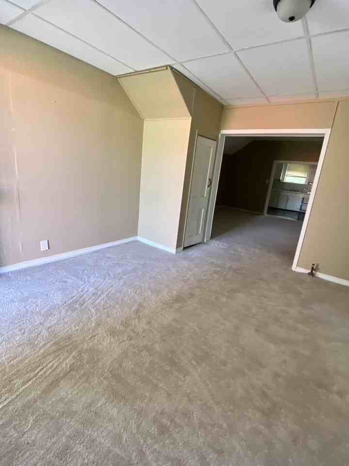 312 1/2 South D Street - Photo 2 of 9