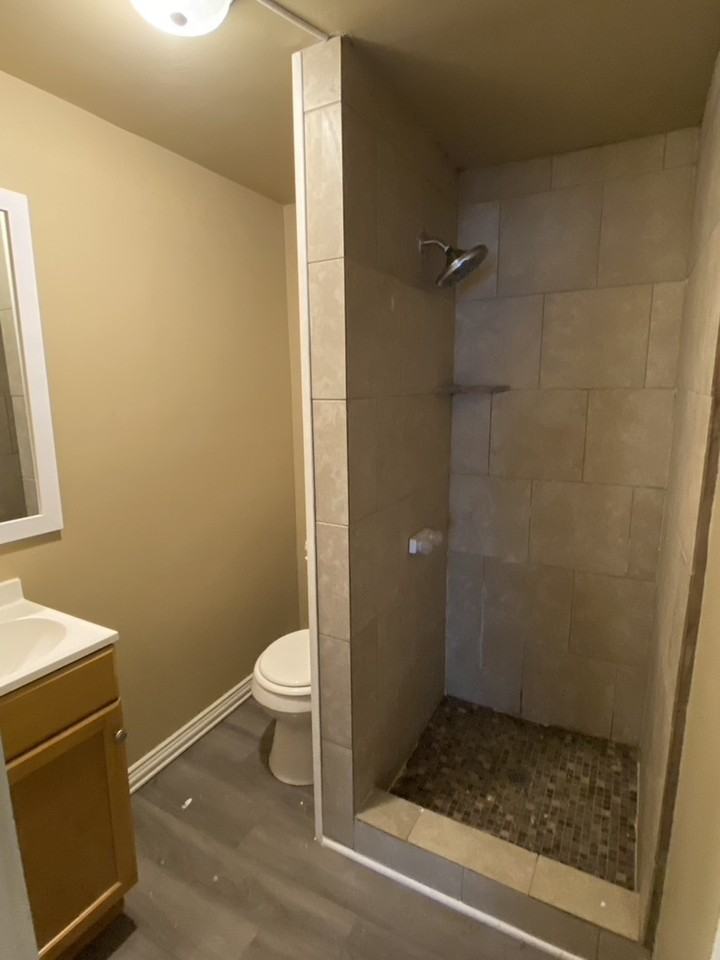 312 1/2 South D Street - Photo 3 of 9