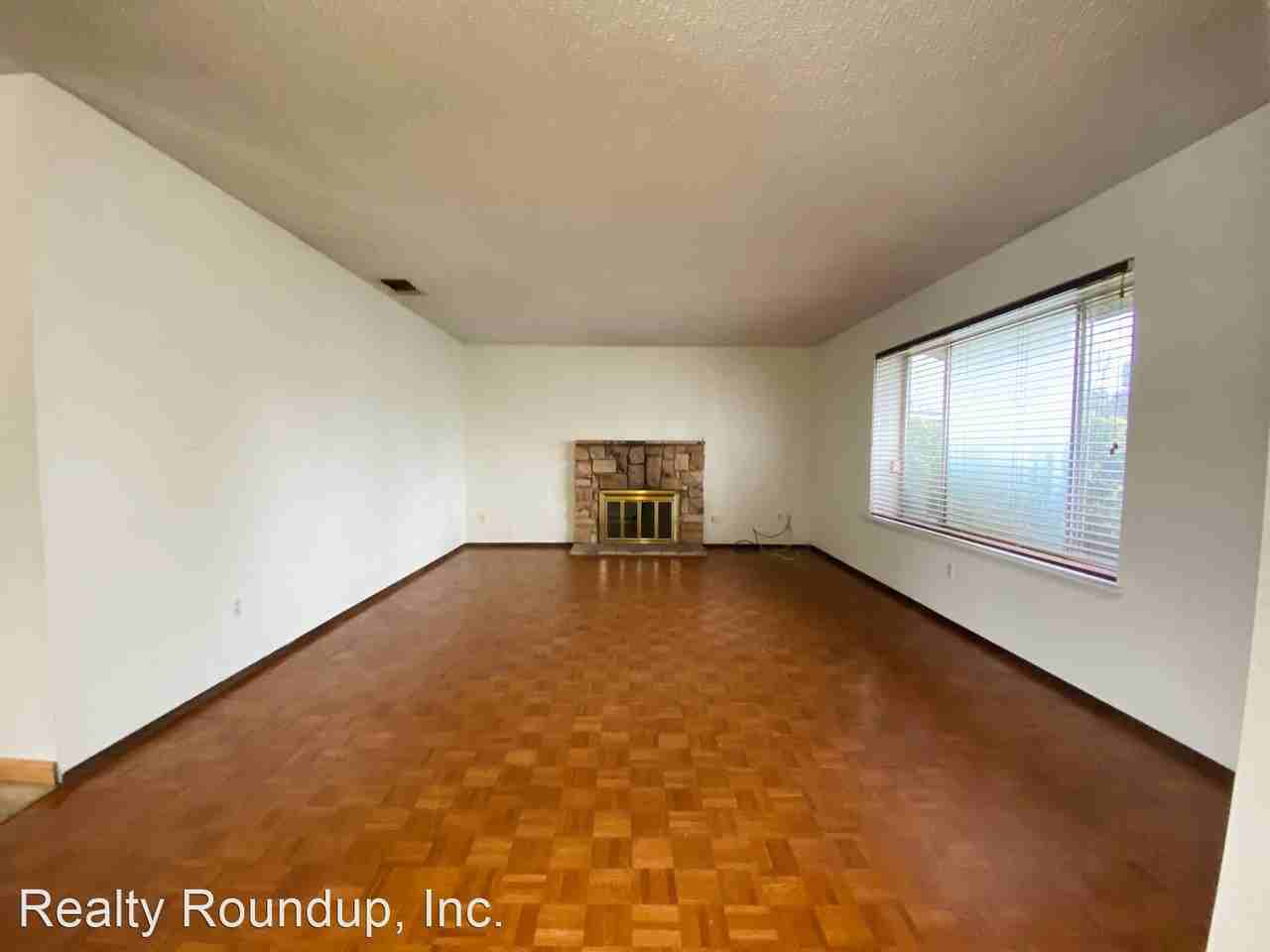 8268 Village Creek Way - Photo 3 of 19