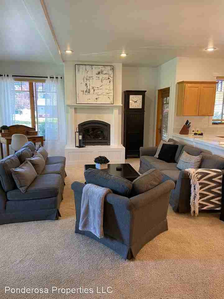 570 W Jefferson Ave - Photo 2 of 12