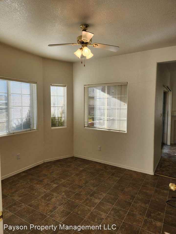 512 W. Longhorn Road - Photo 3 of 15