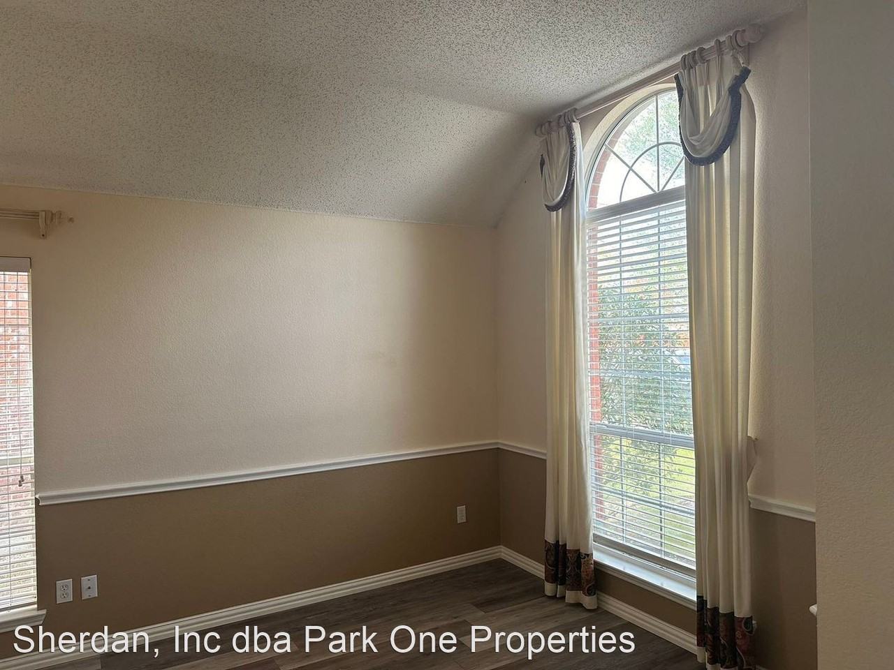 5201 Spicewood Dr - Photo 3 of 12