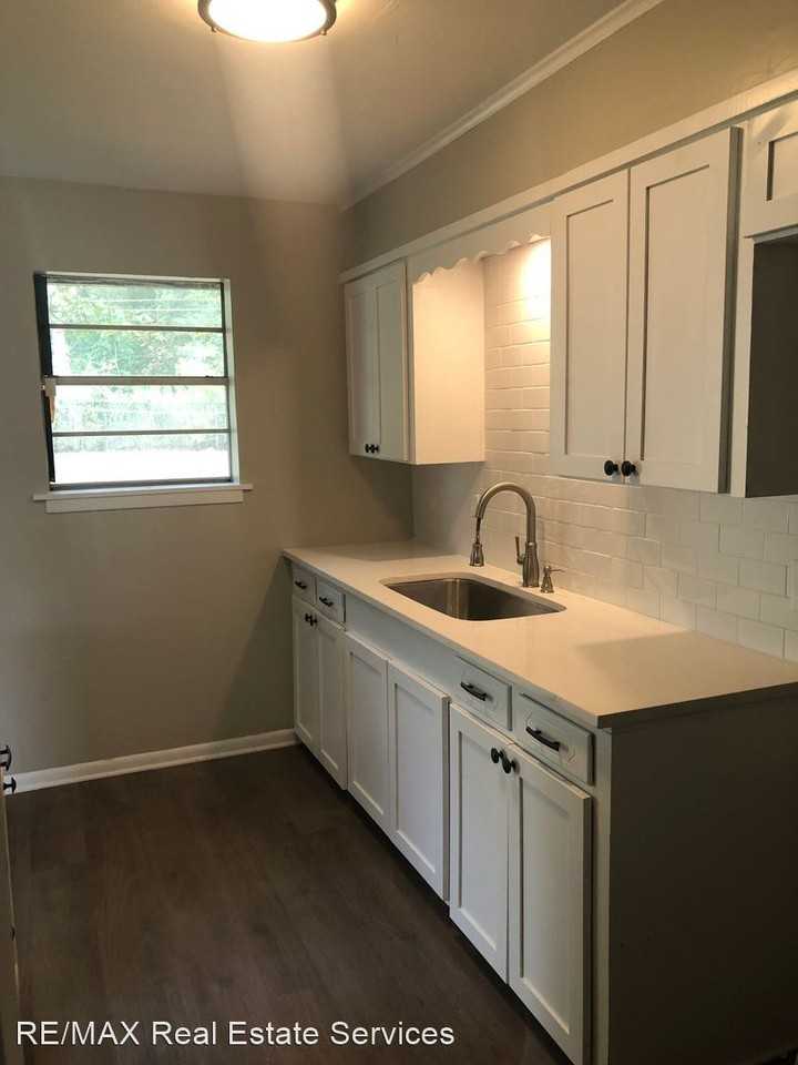 2556 N Pines Dr - Photo 3 of 11