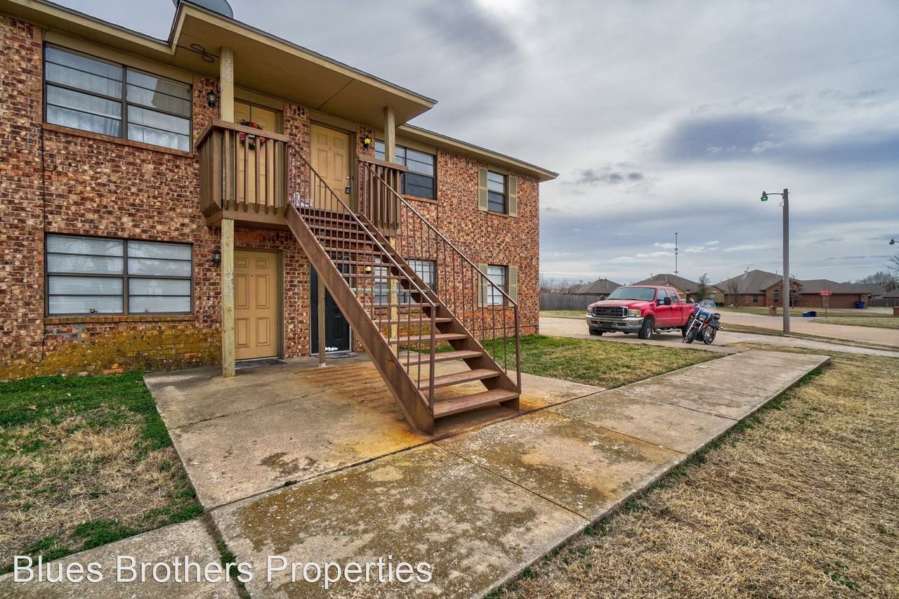 West Westchester Way - Photo 2 of 8