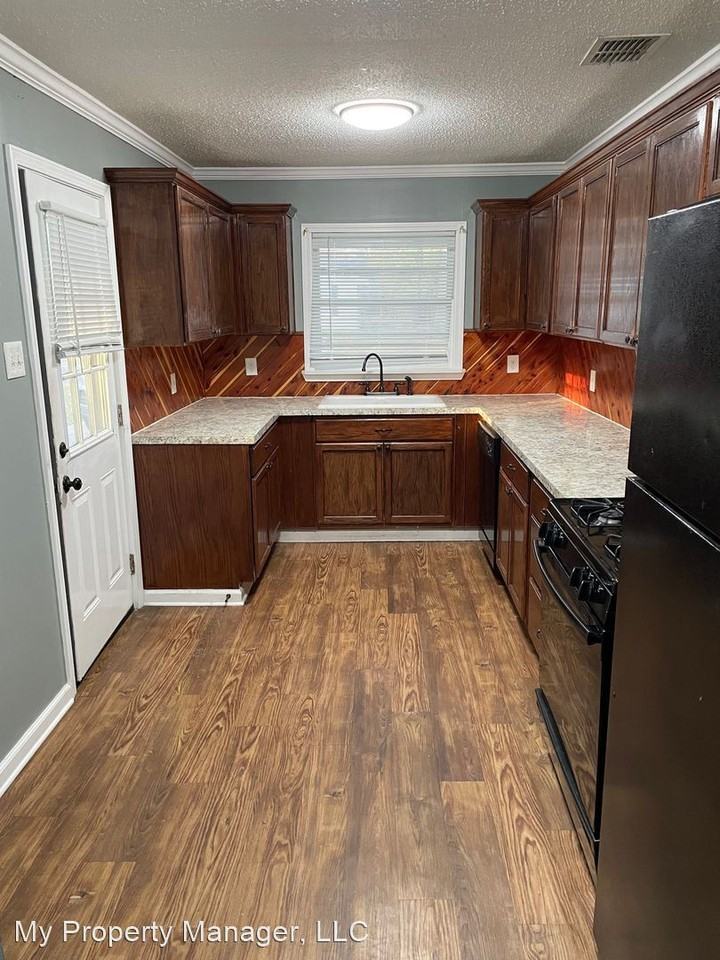 1023 Peyton Ave - Photo 2 of 8