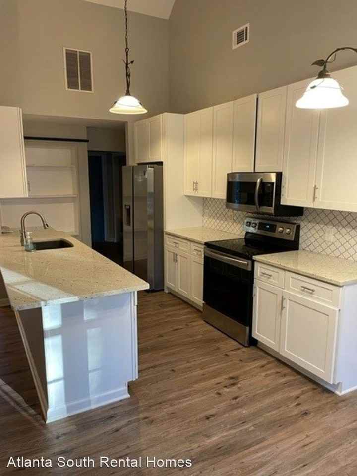 475 Loneoak Dr - Photo 2 of 17