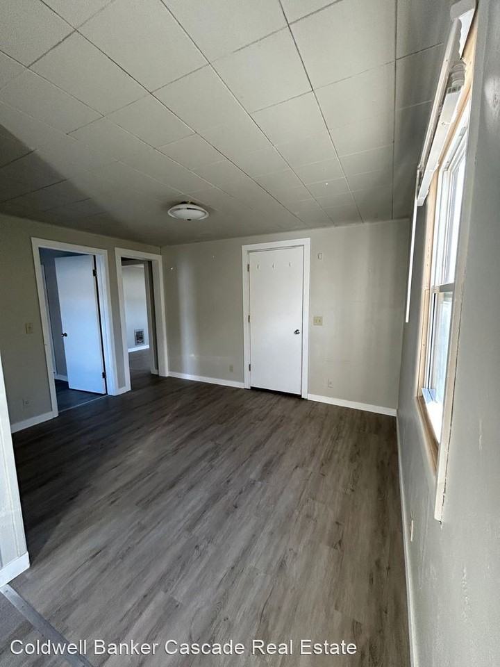 121 NW 2nd St (Upfeld & Romano) - Photo 3 of 13