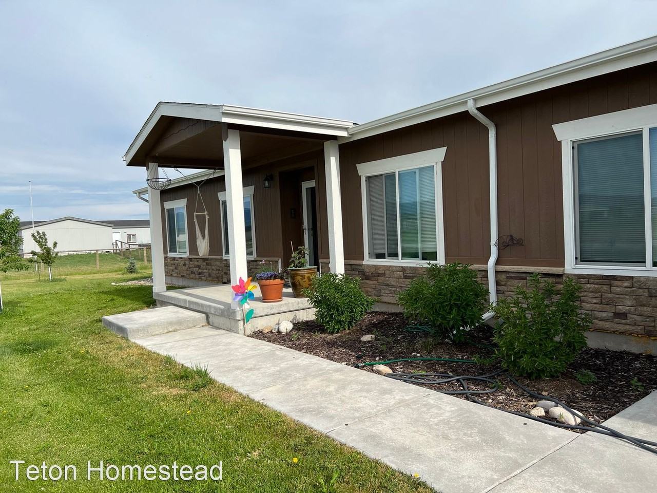 3140 Christofferson St - Photo 2 of 22