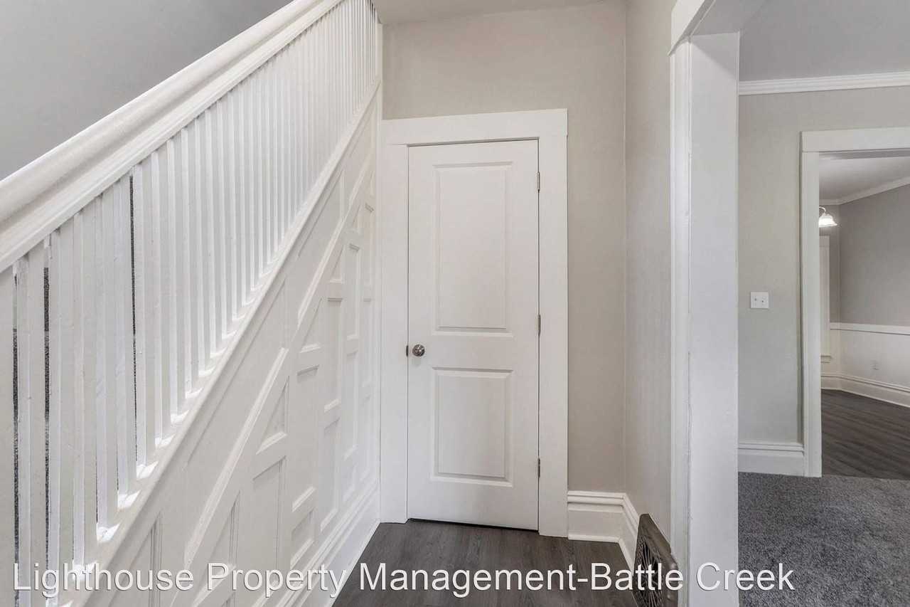 33 Hazel St - Photo 2 of 12