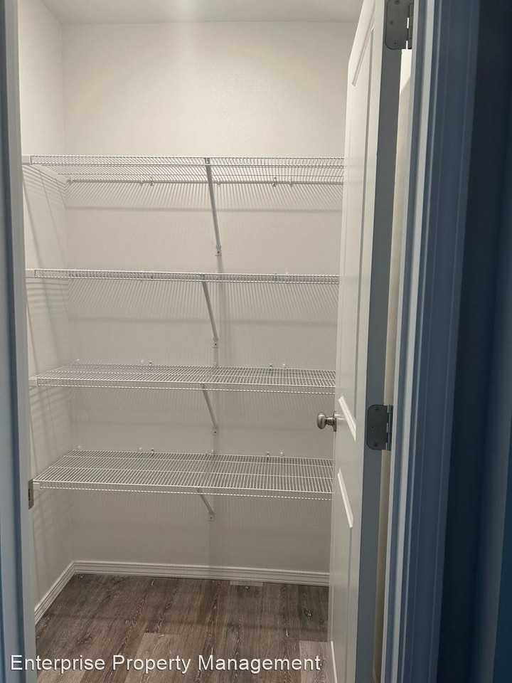 1106 Cowan St - Photo 3 of 15