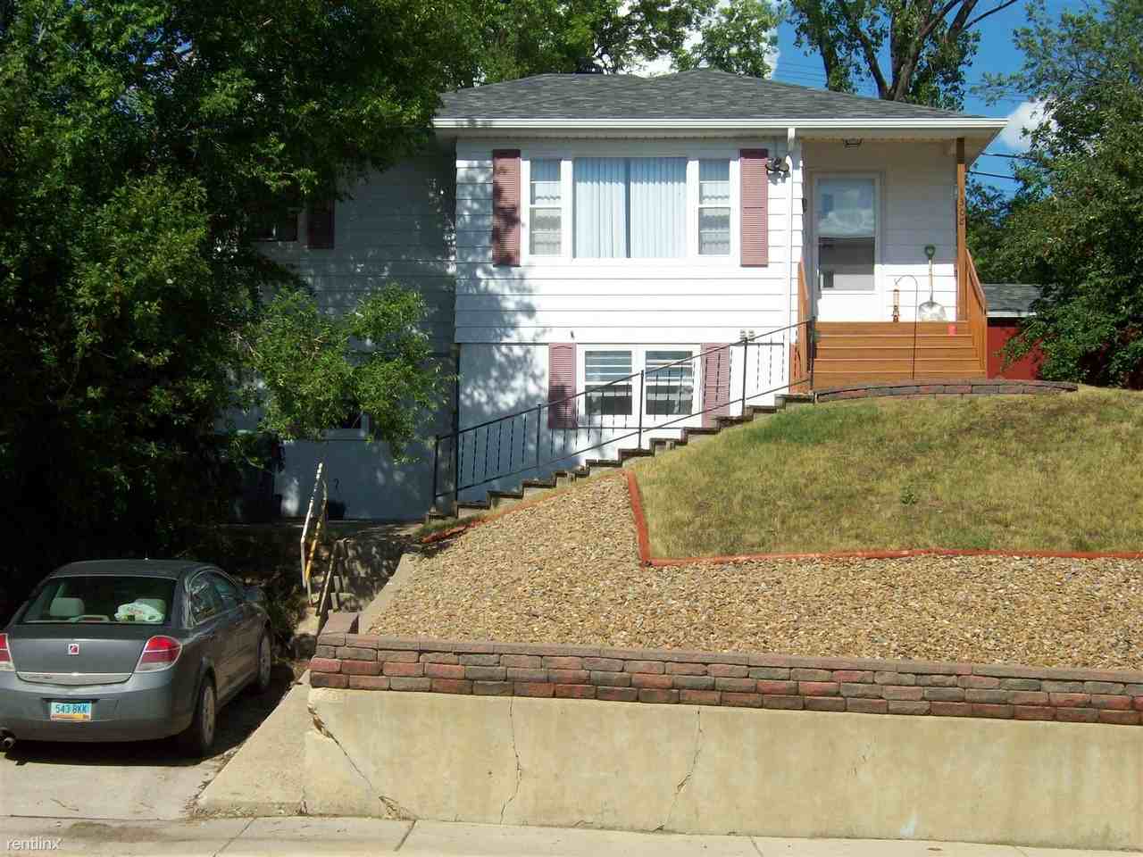 1308 Sunset Dr - Photo 2 of 5