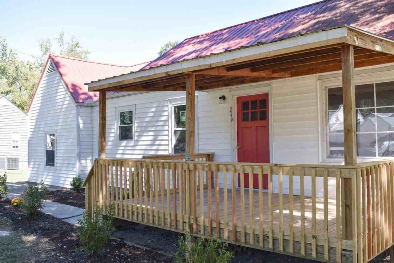 219 Lynn St - Photo 2 of 20