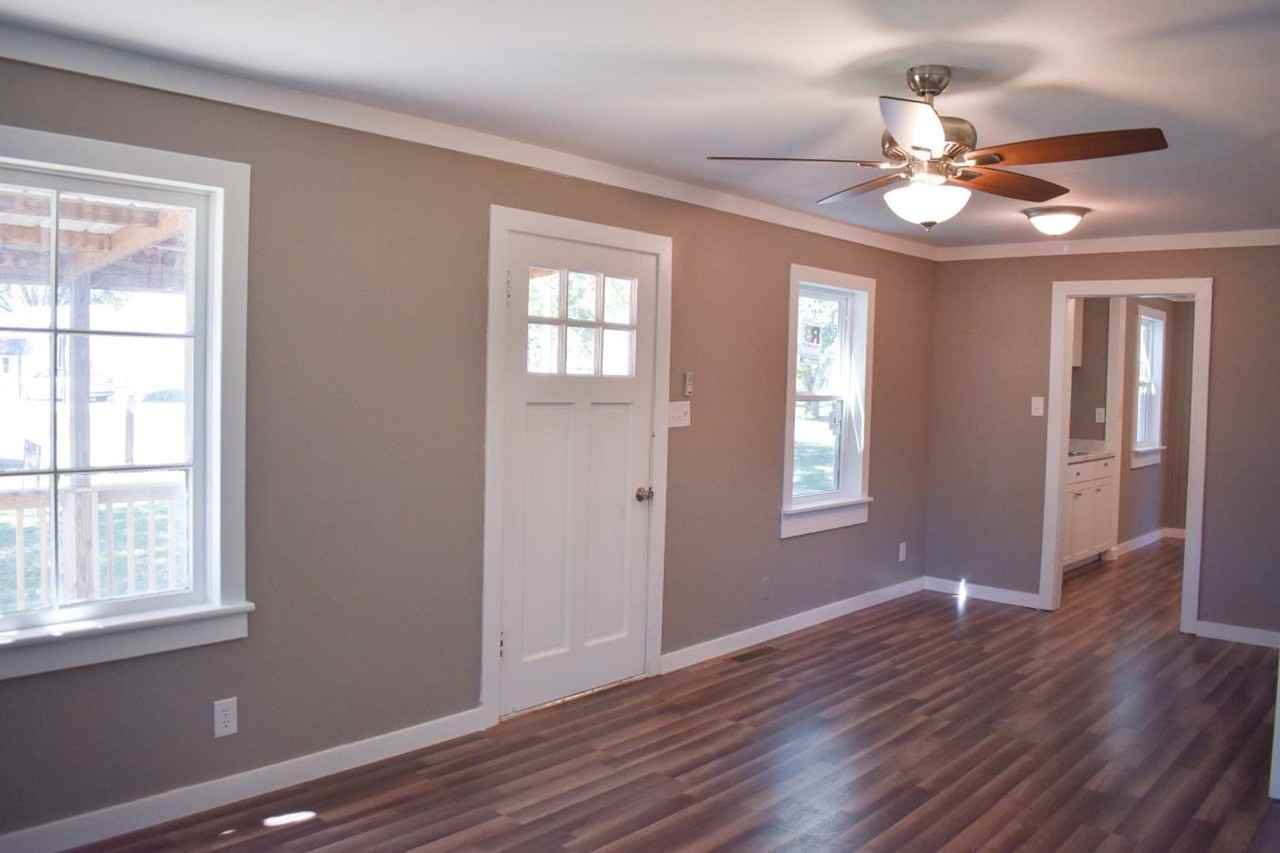 219 Lynn St - Photo 3 of 20