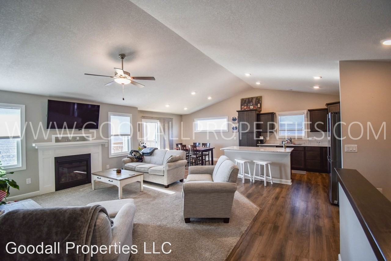 800 Sw Timberview Dr - Photo 2 of 33