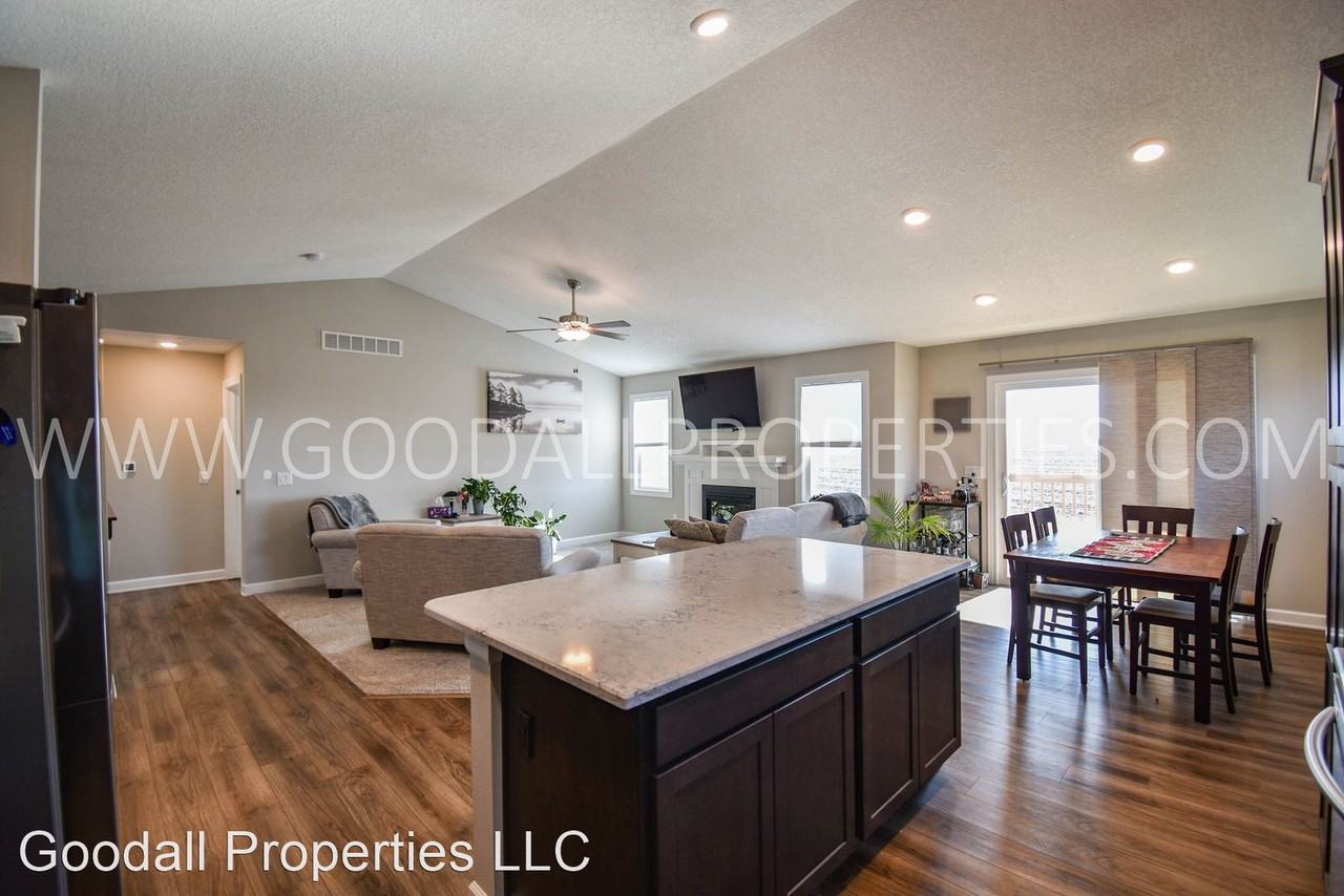 800 Sw Timberview Dr - Photo 3 of 33