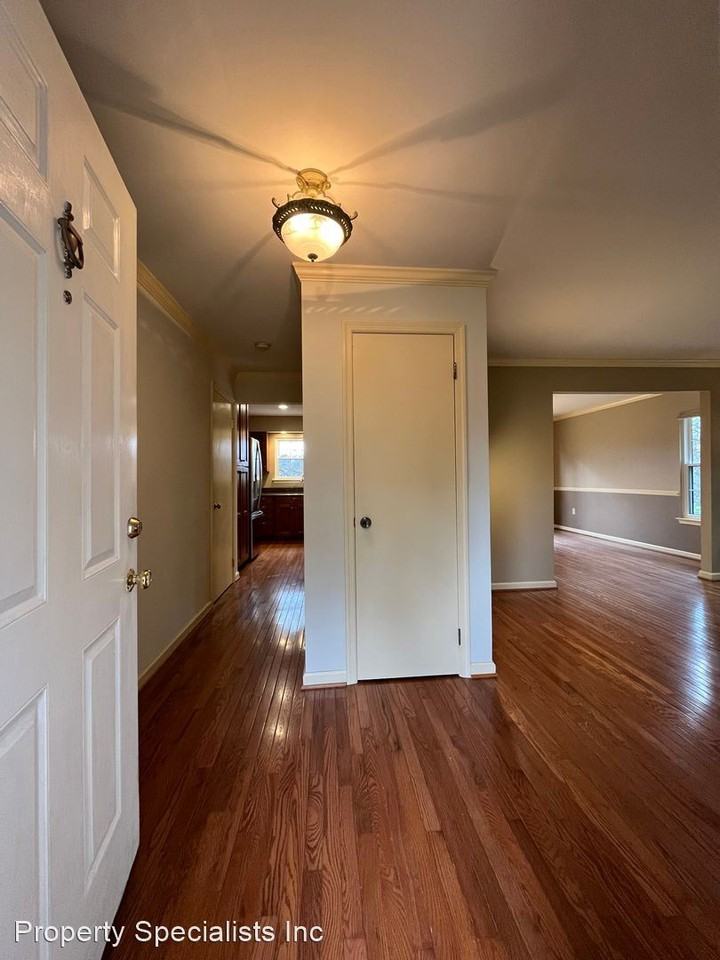11 Vandercastel Rd - Photo 3 of 50