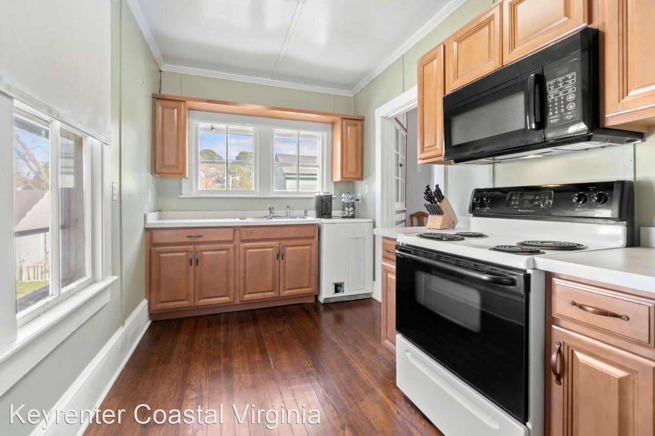 338 Main St #B - Photo 3 of 20